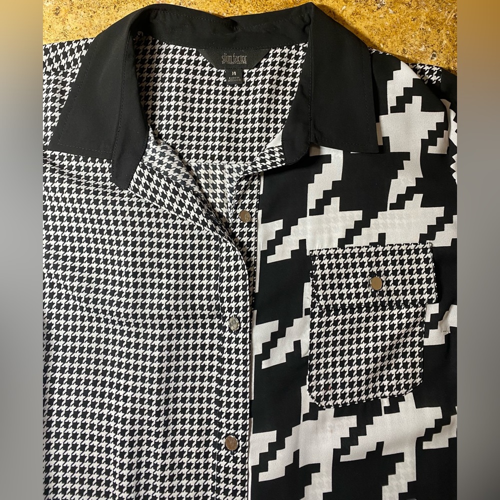 Slim Factor Women’s shirt blouse, black and white, silver buttons. Medium